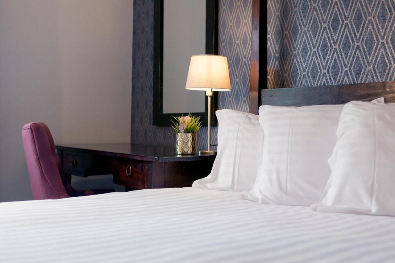 Asperion Hillside Hotel Гілфорд Екстер'єр фото