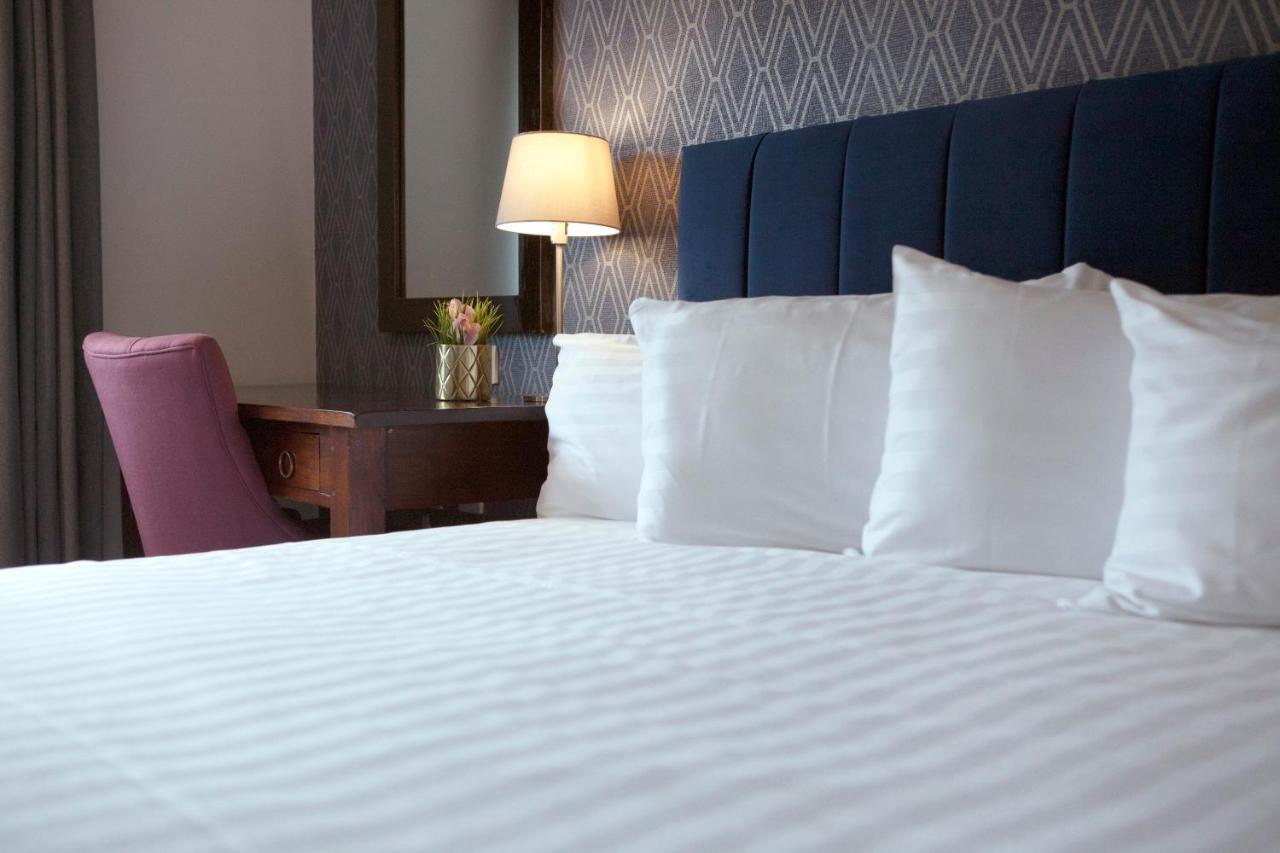 Asperion Hillside Hotel Гілфорд Екстер'єр фото